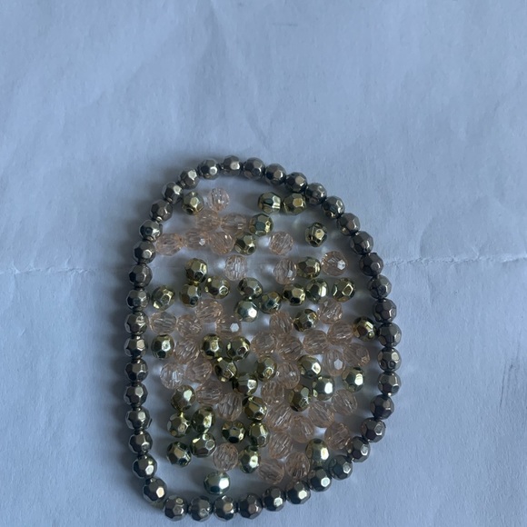 1 shiny small bead bracelet and beads bundle - Picture 2 of 3